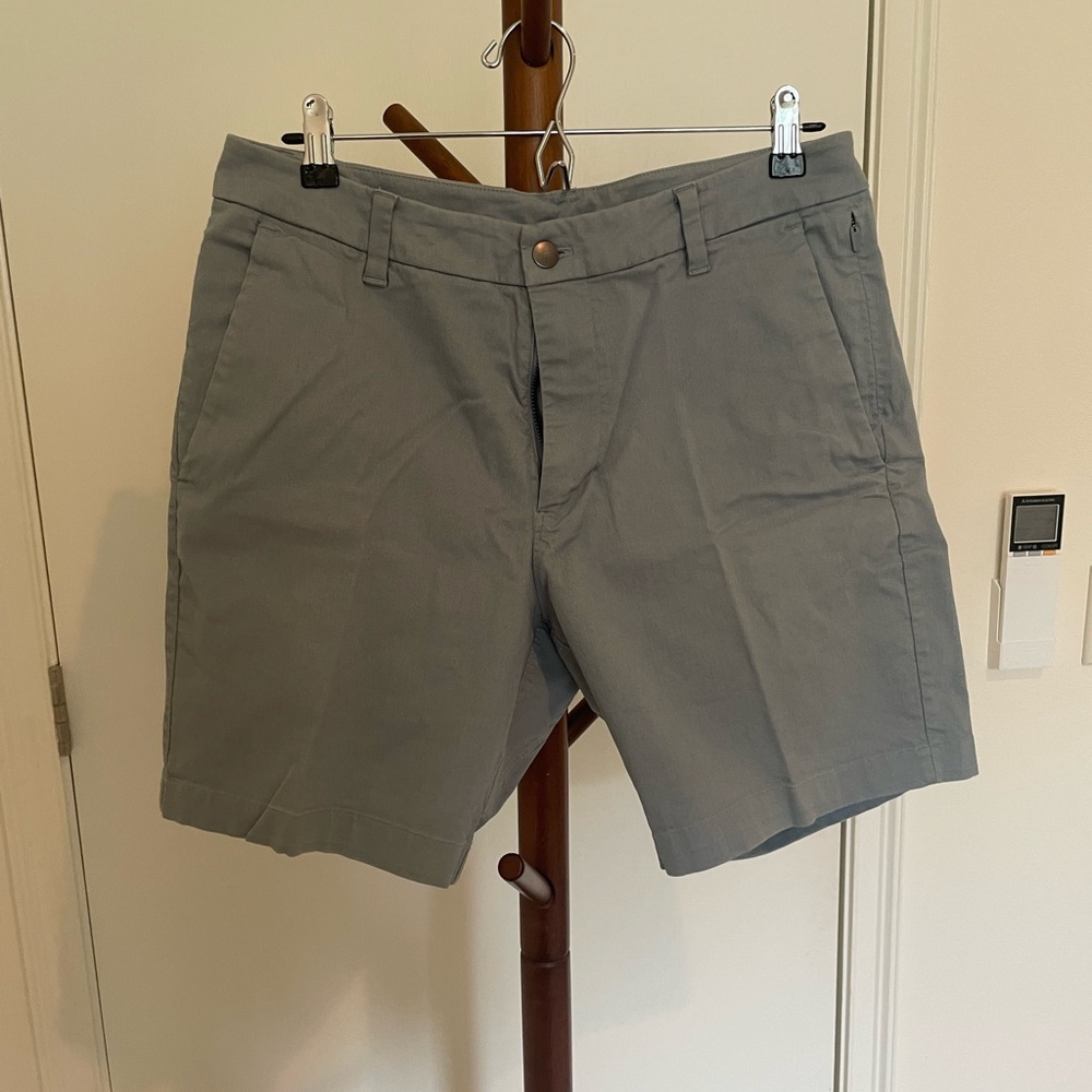 Lululemon commission shorts light blue